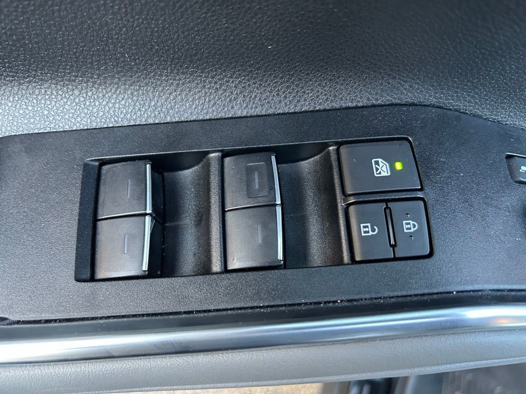 Certified 2025 Toyota Highlander Limited image 17