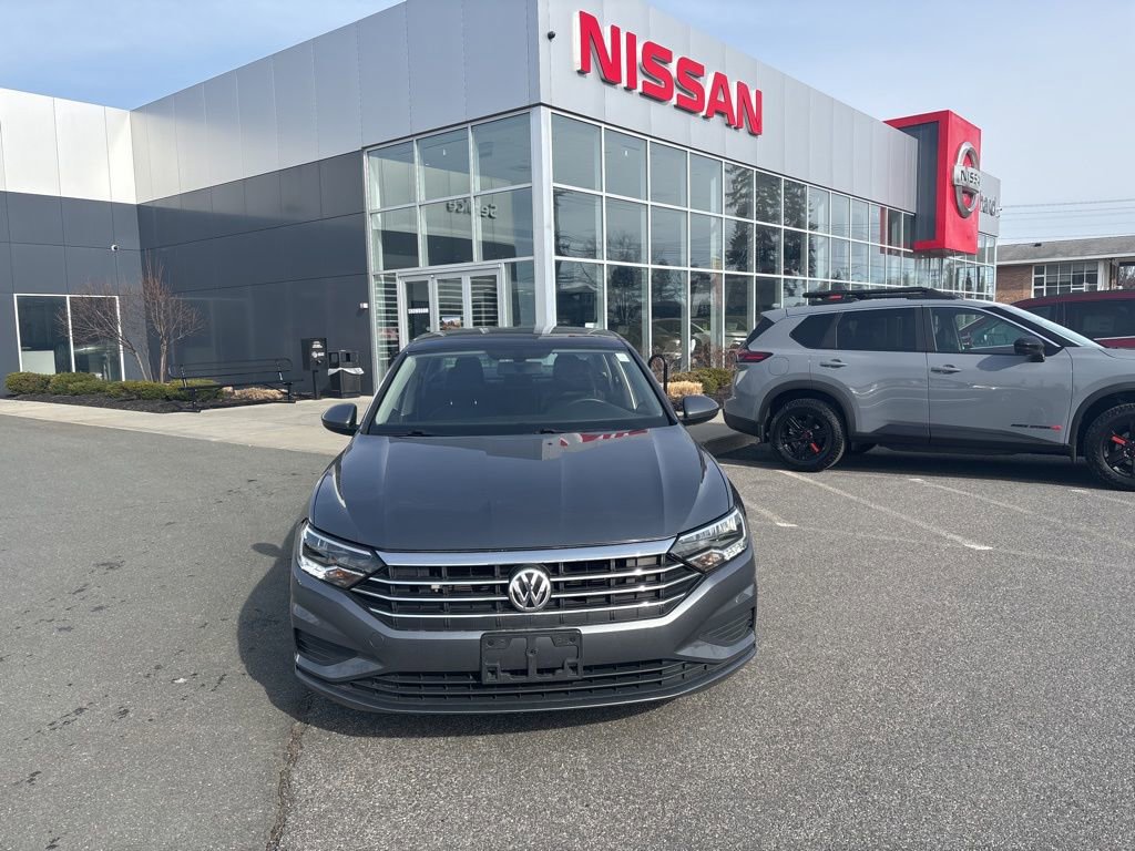 Used 2021 Volkswagen Jetta SE image 2