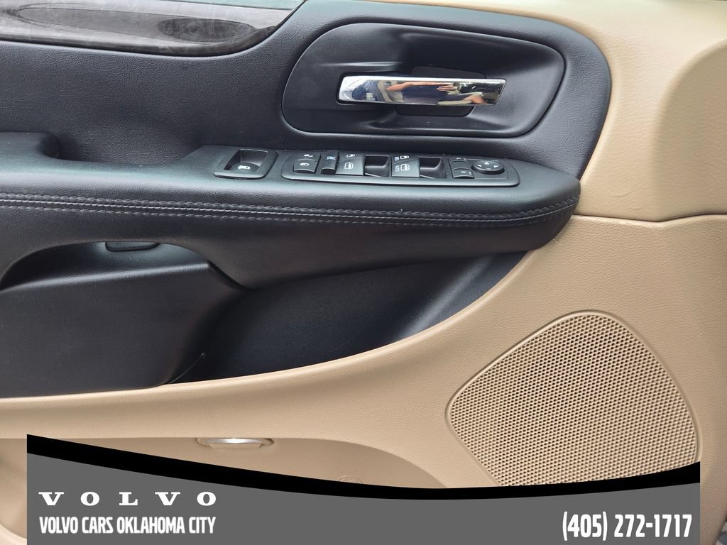 Used 2016 Dodge Grand Caravan SXT w/ Rear Park Assist Package FWD image 18