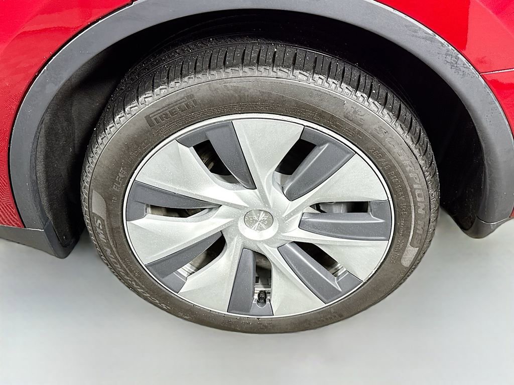 Used 2024 Tesla Model Y Long Range image 32