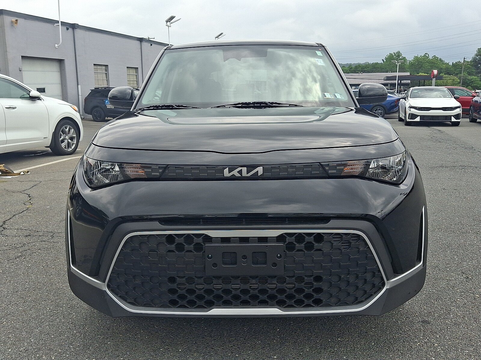 Used 2025 Kia Soul LX w/ LX Technology Package FWD image 2