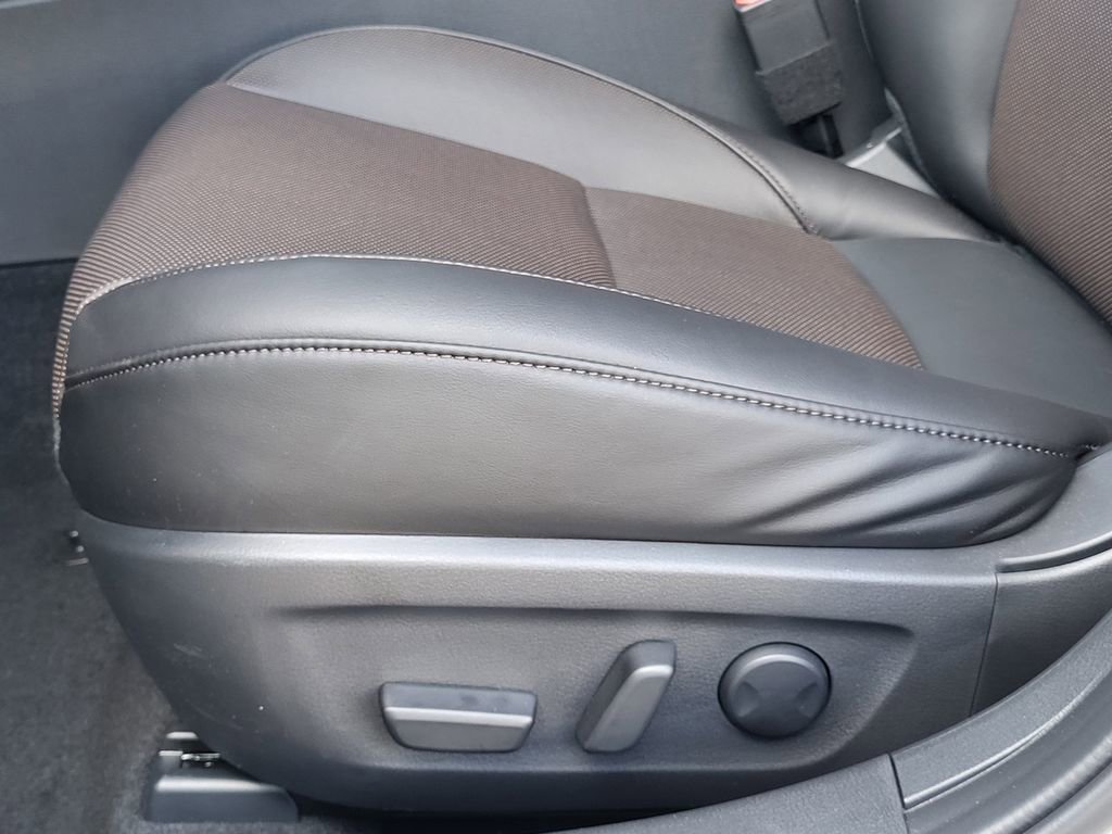 New 2026 MAZDA MAZDA3 Hatchback w/Premium Plus Pkg image 17