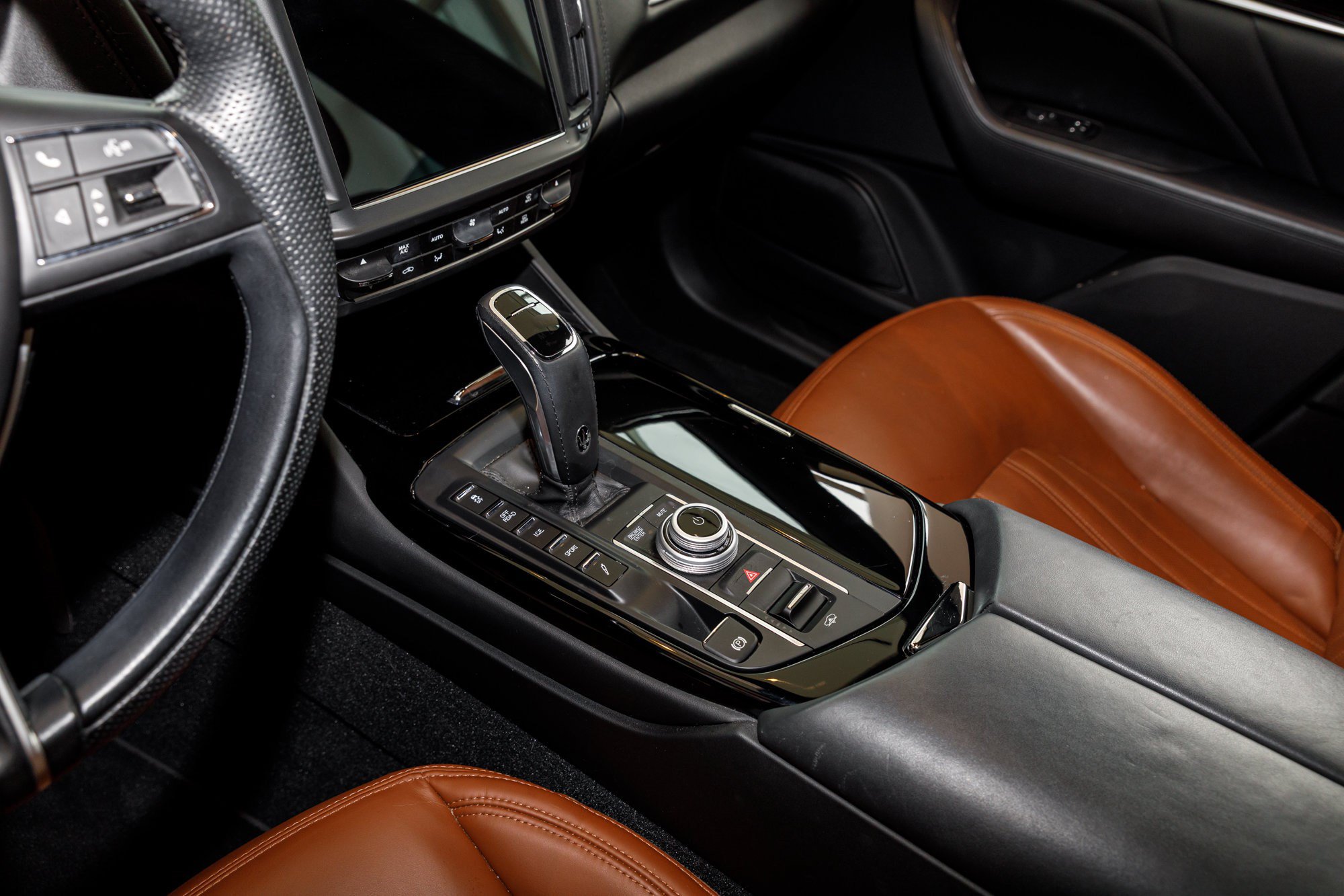 Used 2023 Maserati Levante GT AWD/4WD image 25