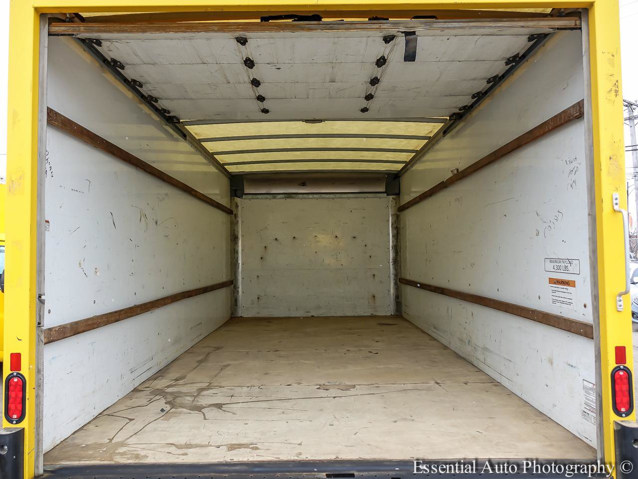 Used 2021 GMC Savana 3500 Extended w/ Power Convenience Package RWD image 18