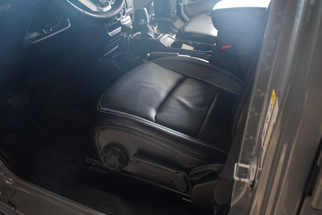 Used 2018 Jeep Wrangler Unlimited Sahara AWD/4WD image 30
