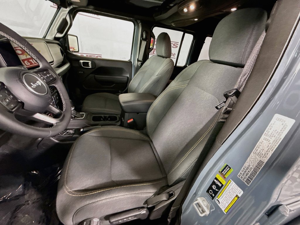 Used 2025 Jeep Wrangler Unlimited Sport AWD/4WD image 24