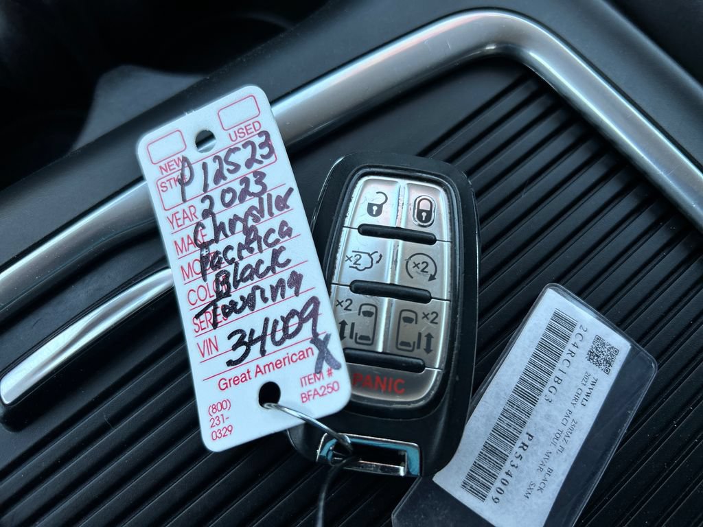 Used 2023 Chrysler Pacifica Touring-L FWD image 24