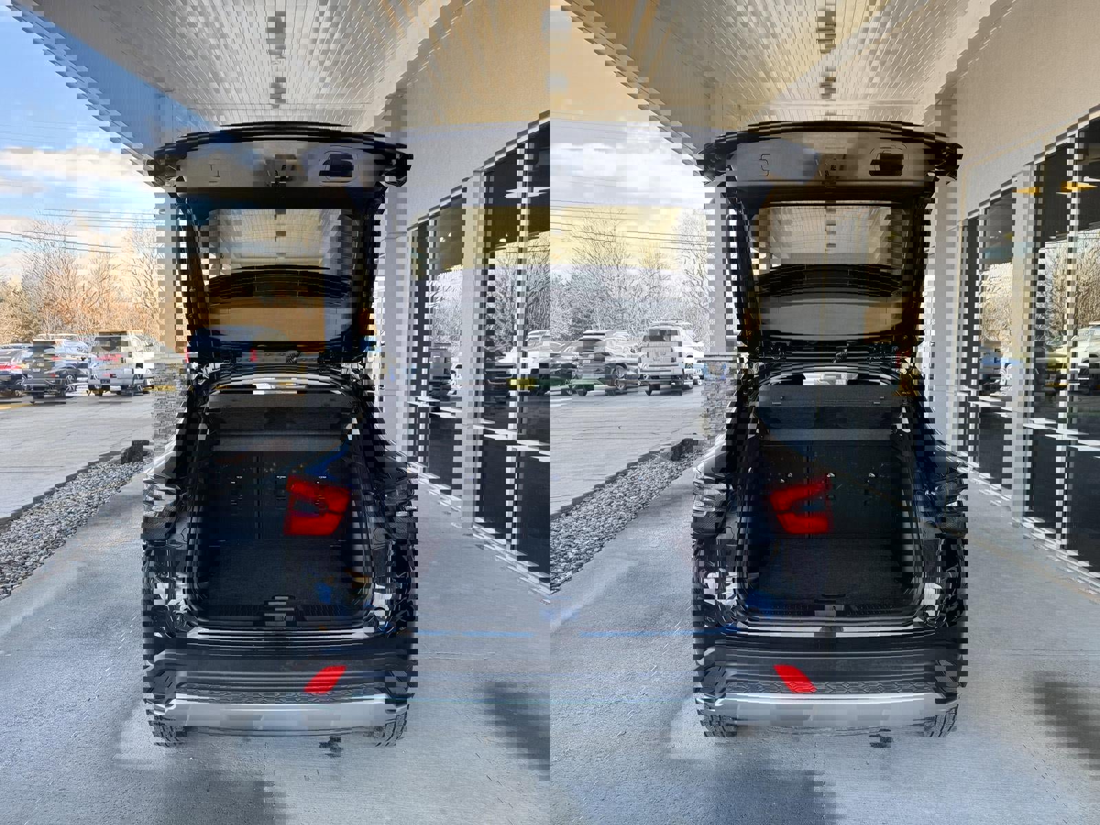 Used 2025 Chevrolet Trax LT w/ LT Convenience Package FWD image 9