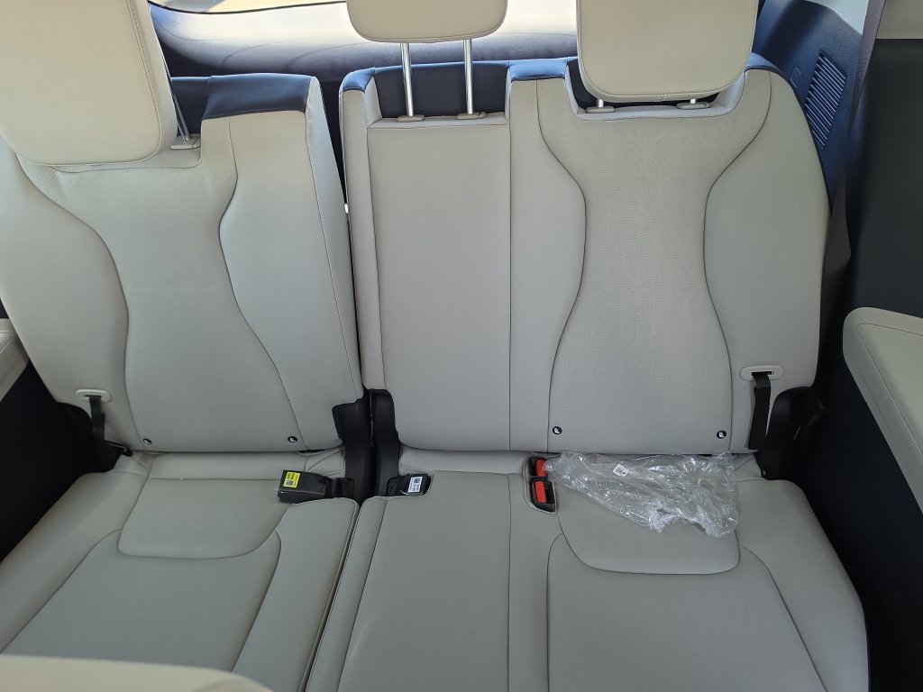New 2026 Kia Carnival EX FWD image 18