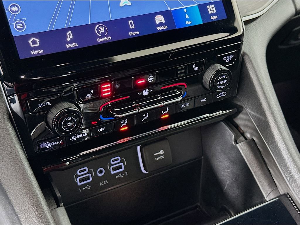 Used 2024 Jeep Grand Cherokee Limited w/ Black Appearance Package image 17