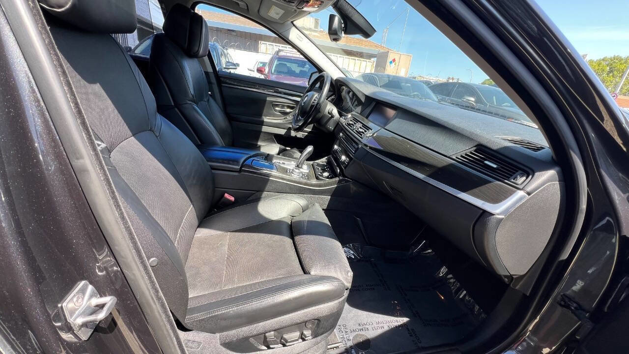 Used 2011 BMW 550i Sedan image 19