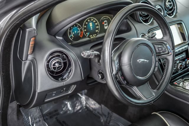 Used 2019 Jaguar XJ R-Sport image 25