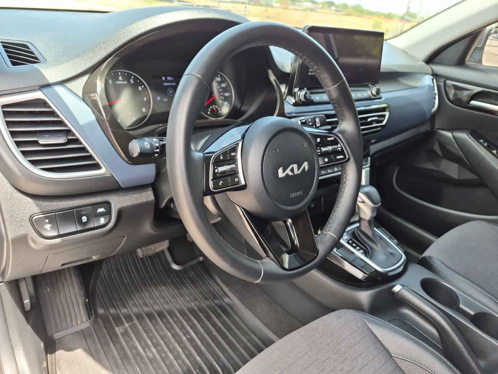 Used 2023 Kia Seltos S w/ Navigation Package FWD image 10