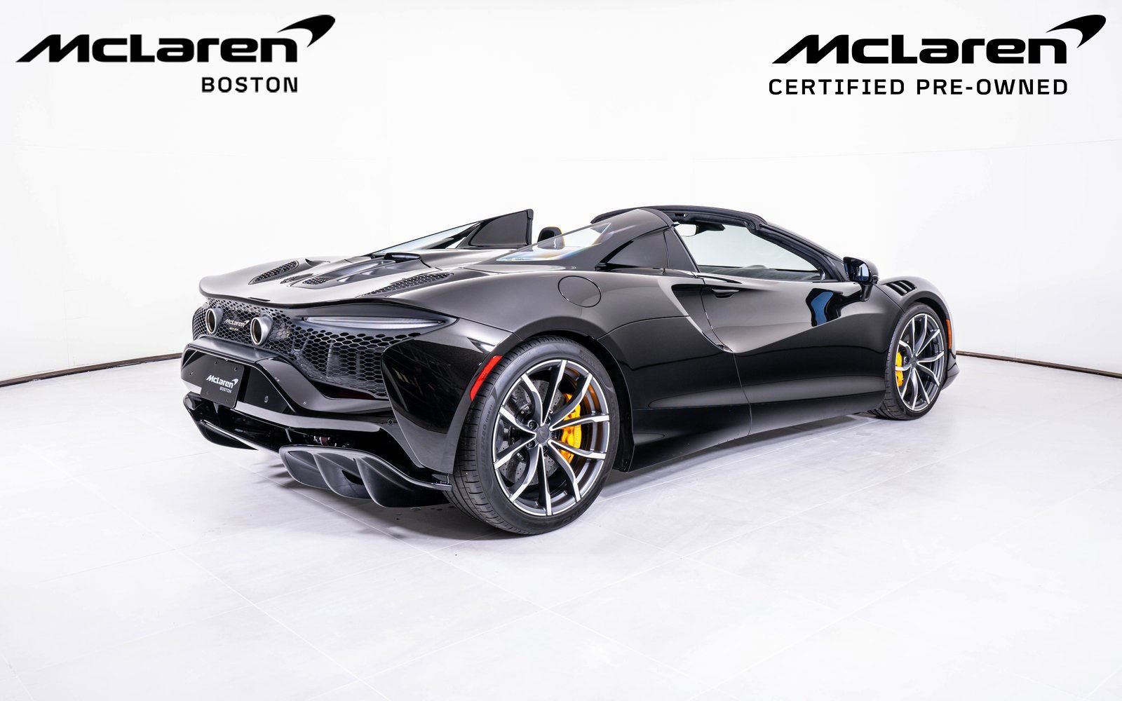 Used 2025 McLaren Artura Spider image 7