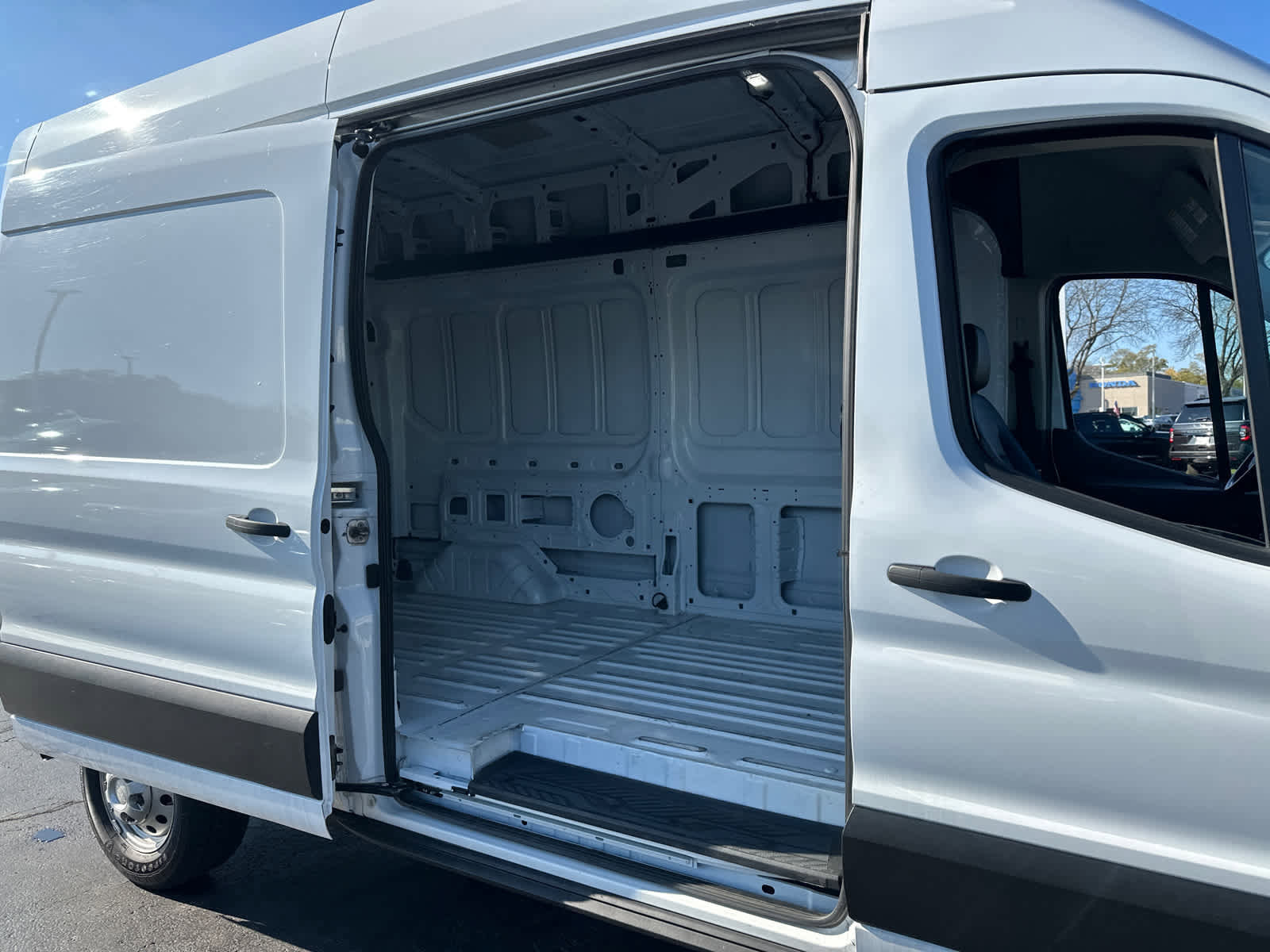 Used 2023 Ford Transit 250 148 High Roof AWD image 28