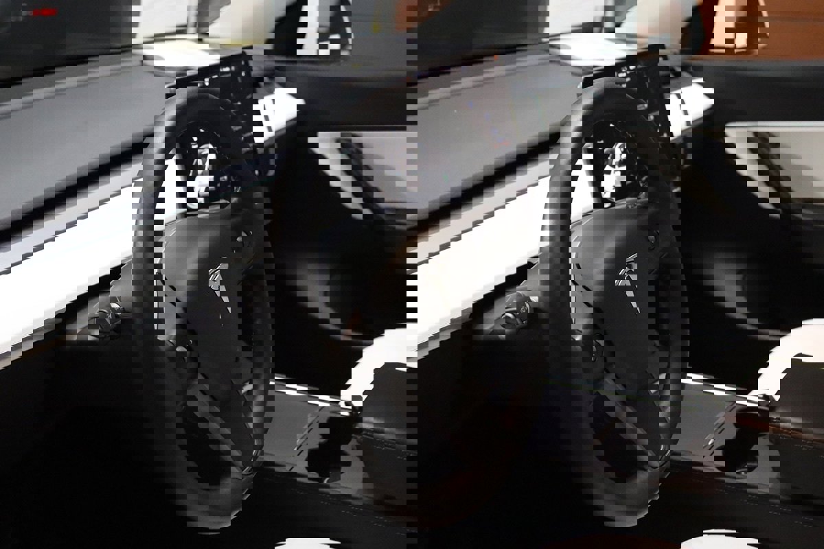 Used 2022 Tesla Model Y Long Range image 16