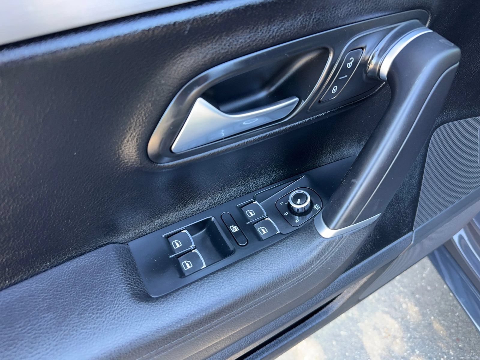 Used 2012 Volkswagen CC Lux Limited FWD image 16