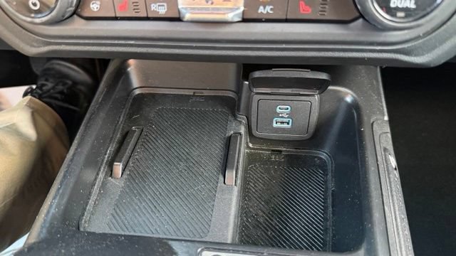 Used 2025 Ford Bronco Outer Banks AWD/4WD image 24