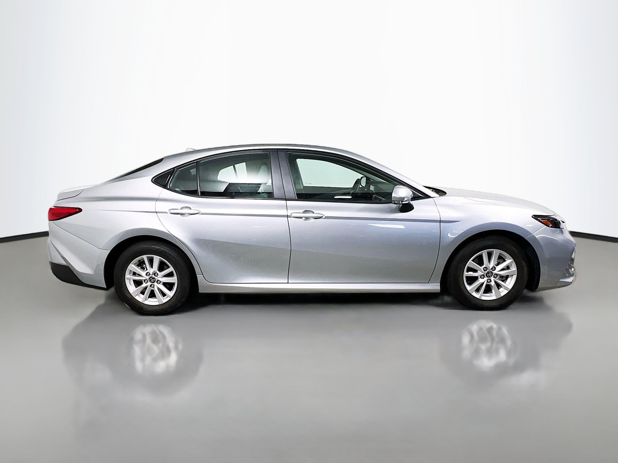 Used 2025 Toyota Camry LE FWD image 3