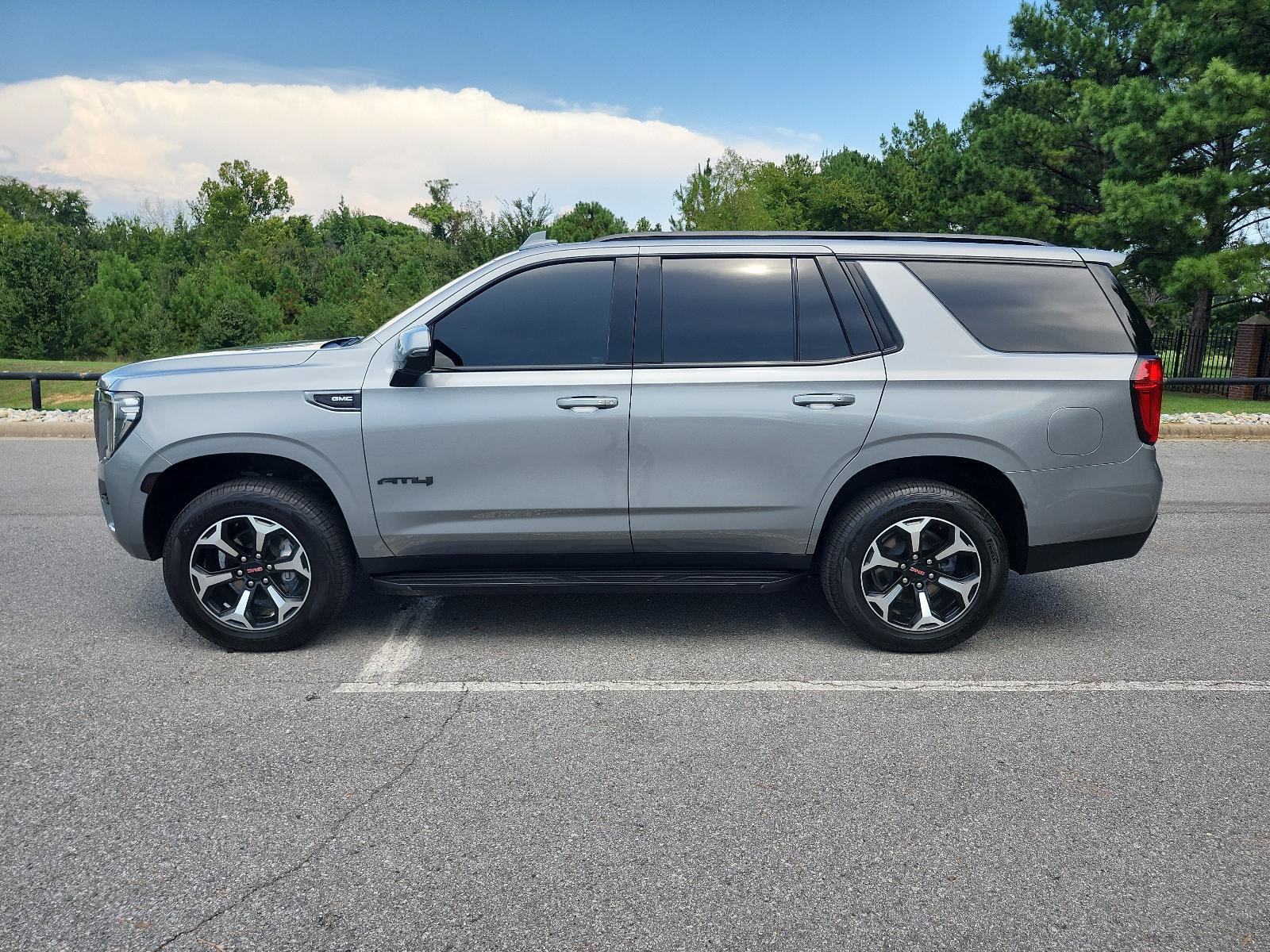 Used 2023 GMC Yukon AT4 AWD/4WD image 2