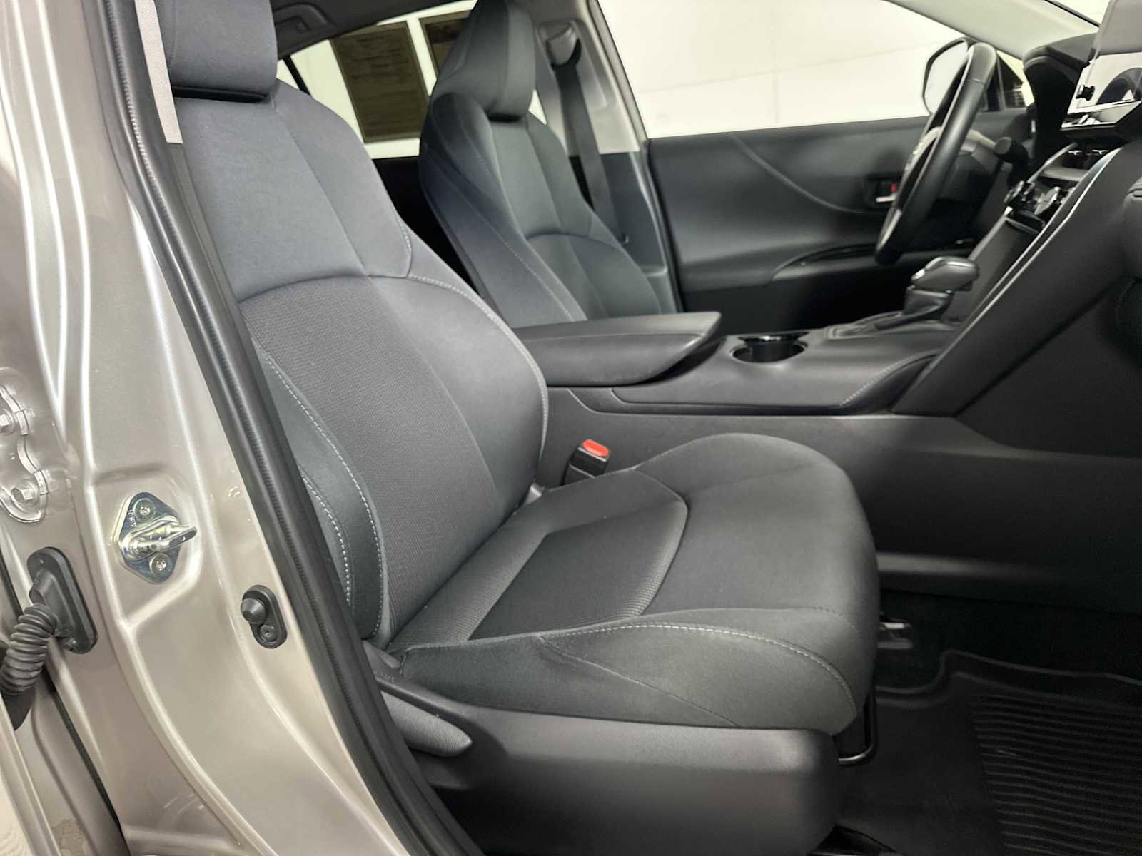 Used 2024 Toyota Venza LE AWD/4WD image 28