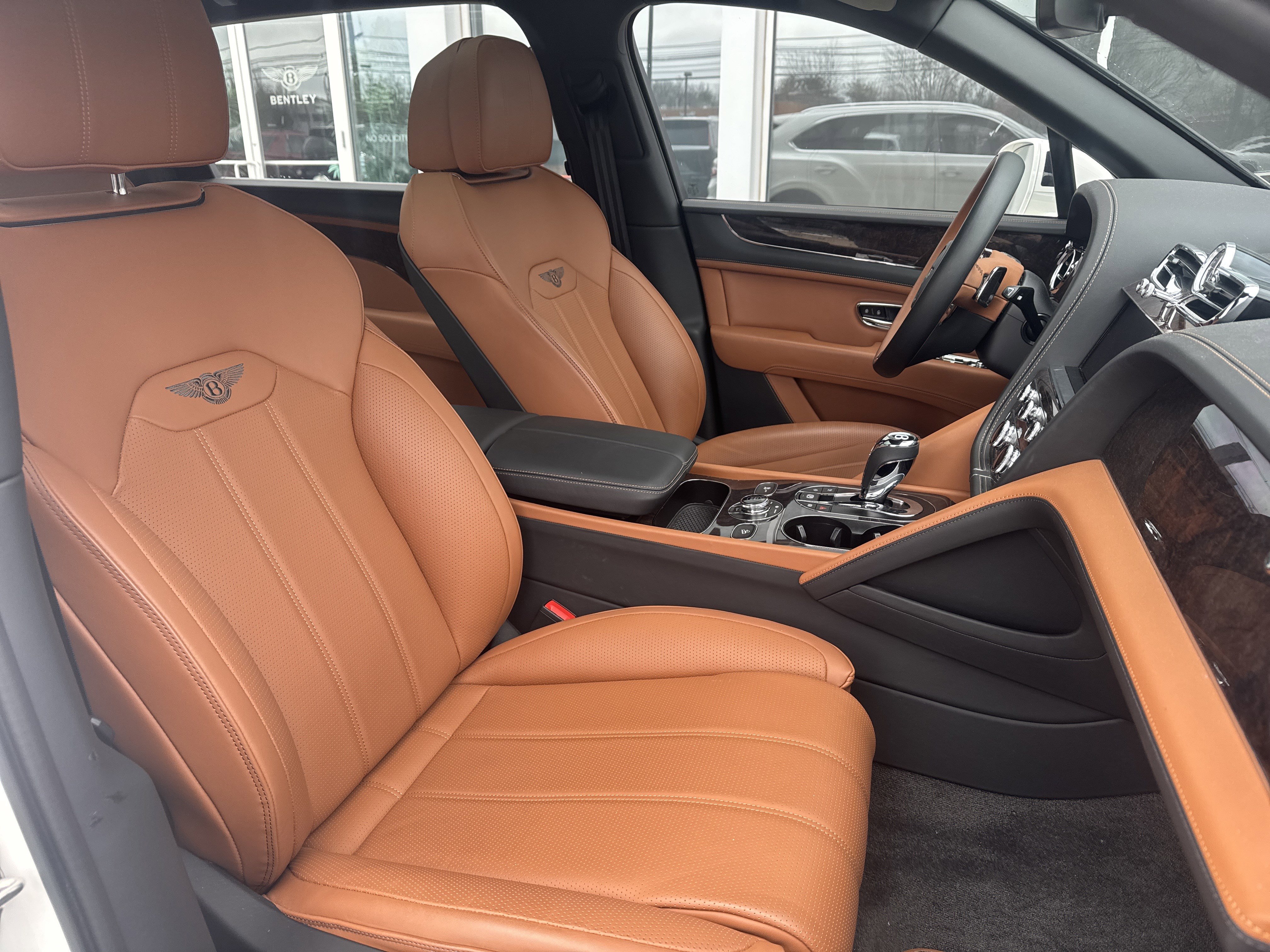 Used 2024 Bentley Bentayga Extended Wheelbase image 2