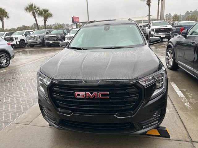 Used 2023 GMC Terrain SLE w/ Driver Convenience Package image 8