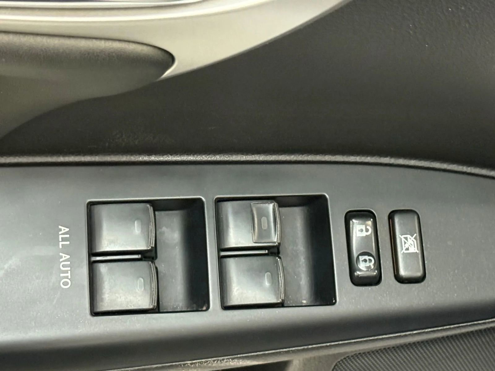 Used 2011 Lexus CT 200h Premium image 15