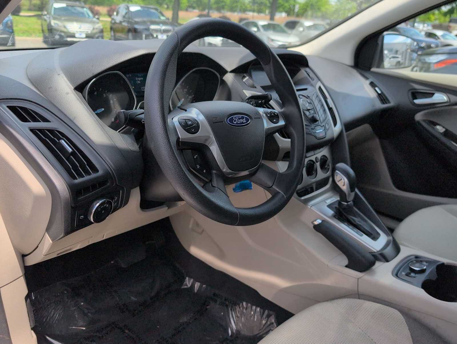 Used 2014 Ford Focus SE w/ SE Winter Package FWD image 10