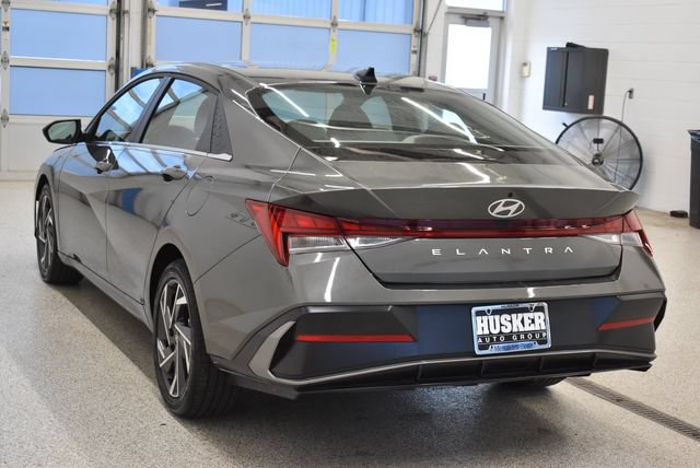 Used 2025 Hyundai Elantra SEL FWD image 10