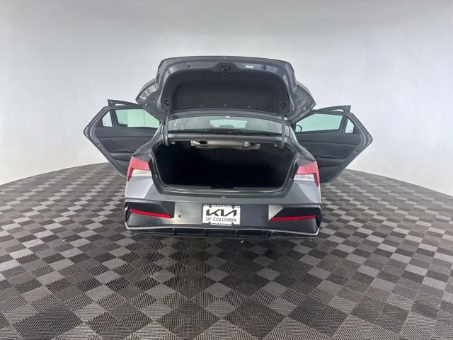 Used 2024 Hyundai Elantra Limited image 17