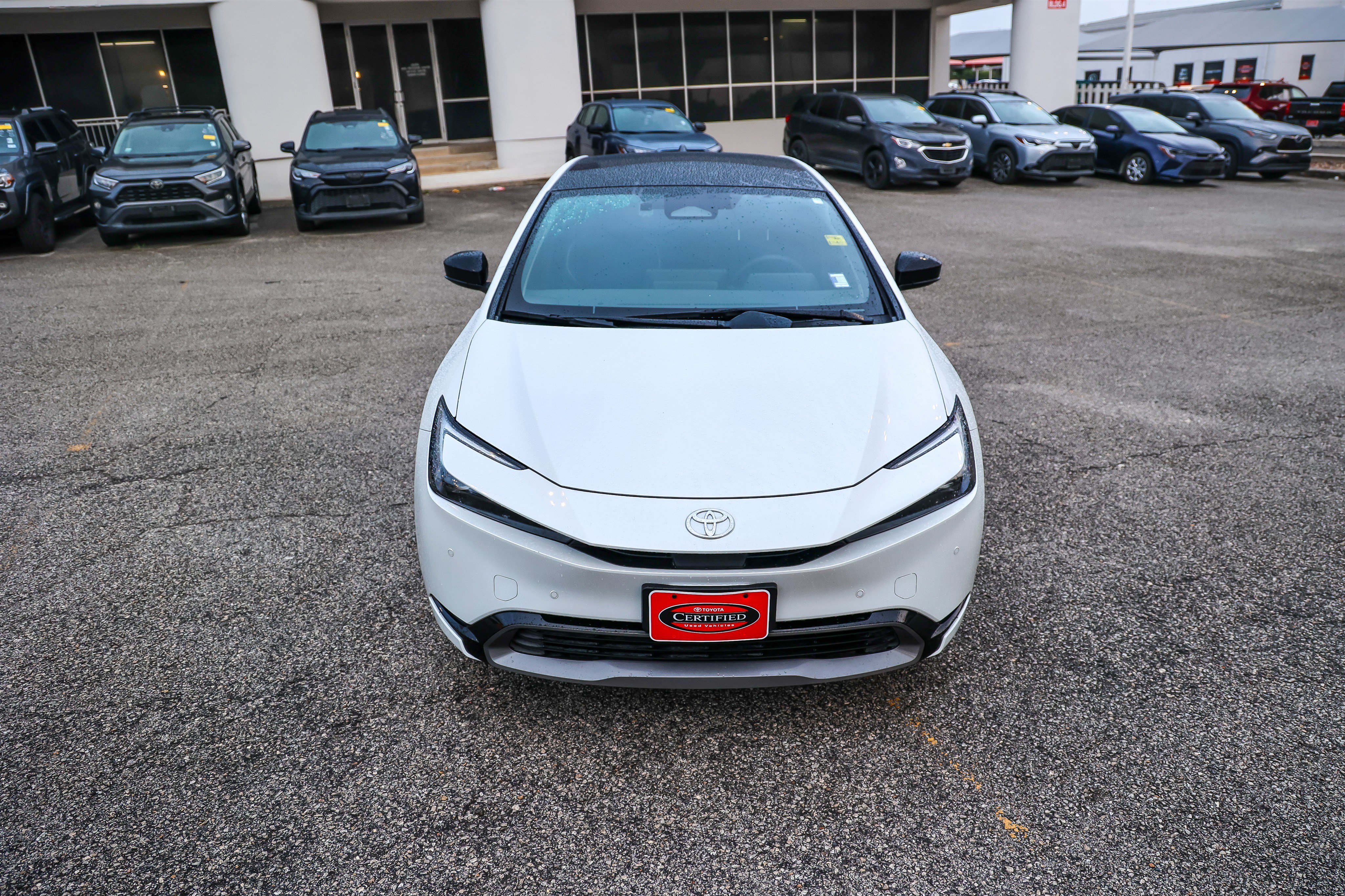 Used 2023 Toyota Prius XLE FWD image 4