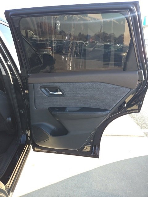 Used 2022 Nissan Rogue SV image 30