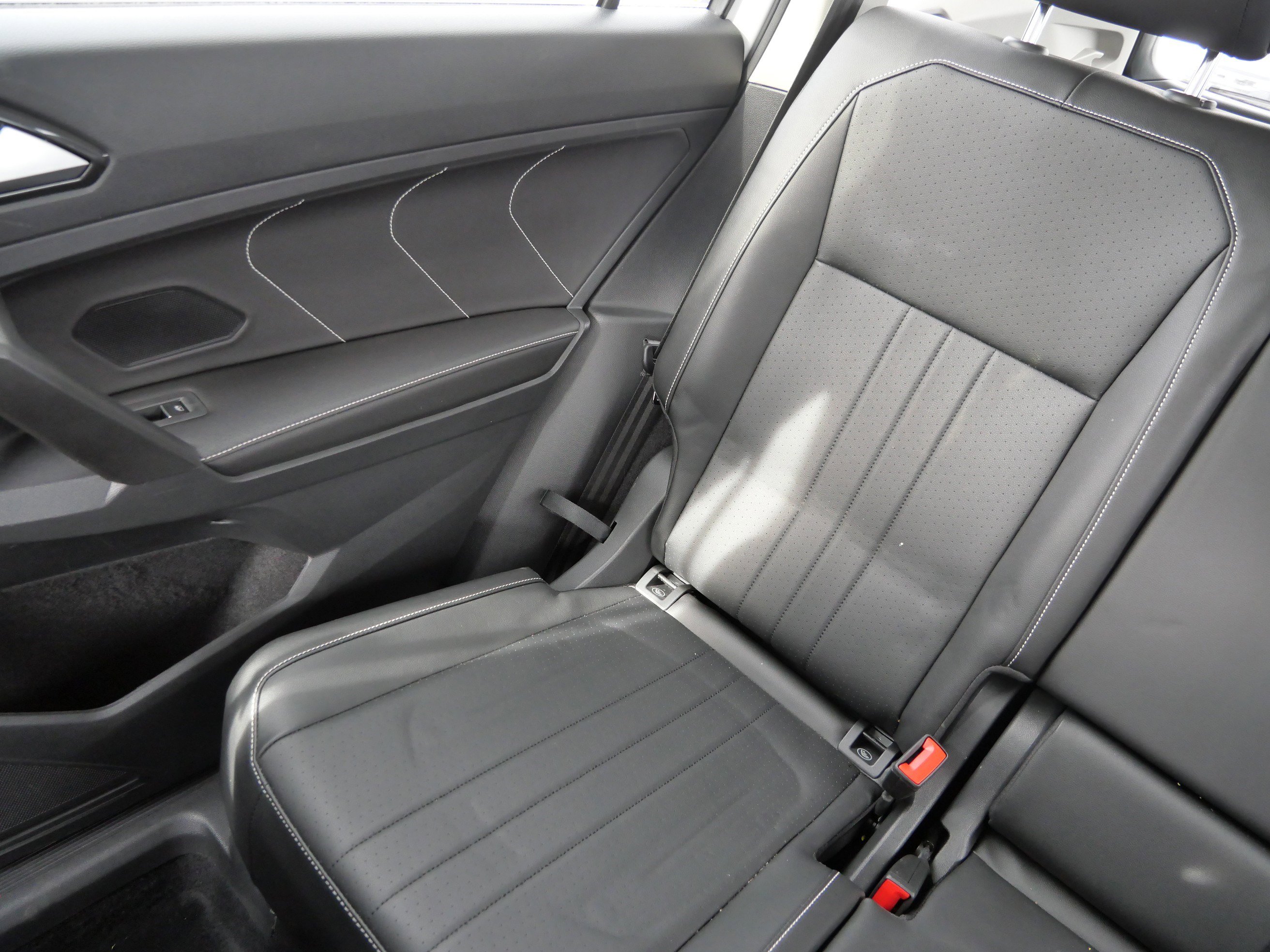 Certified 2022 Volkswagen Tiguan SE image 12