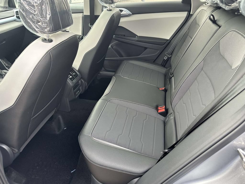 New 2026 Volkswagen Taos SE AWD/4WD image 8