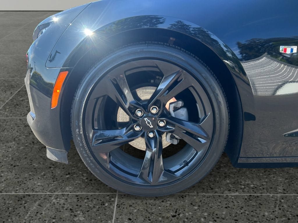 Used 2024 Chevrolet Camaro LT RWD image 4