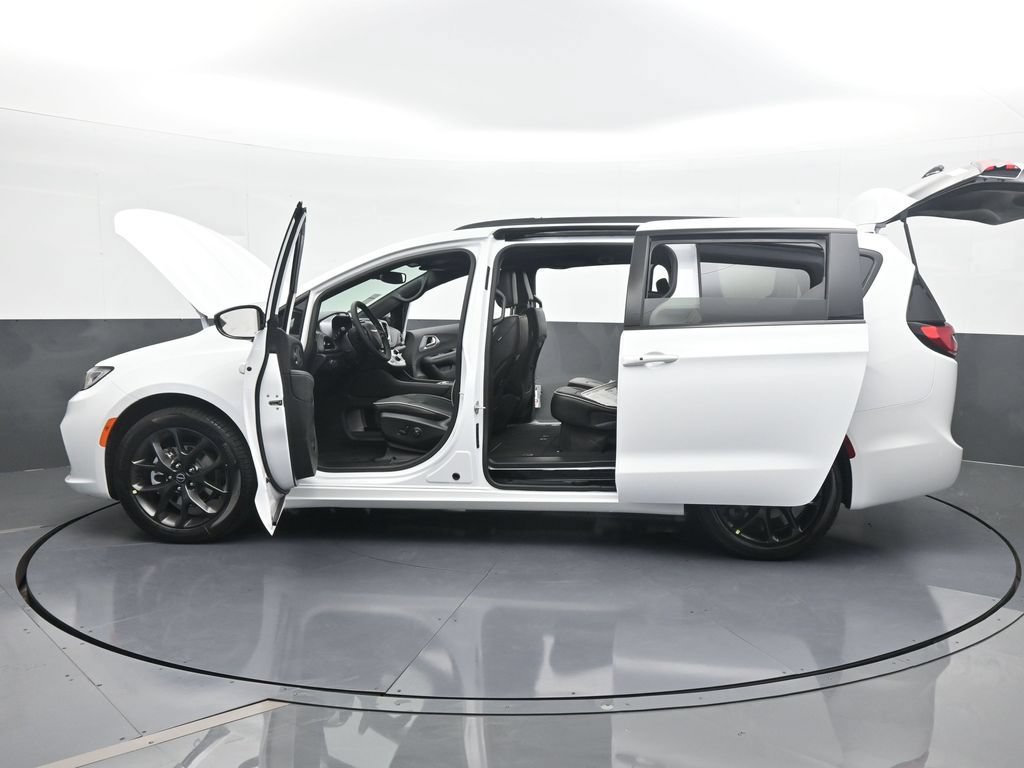 New 2026 Chrysler Pacifica Limited w/ S Appearance Package FWD image 68