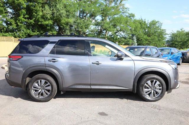 Certified 2025 Nissan Pathfinder SV w/ SV Premium Package FWD image 5