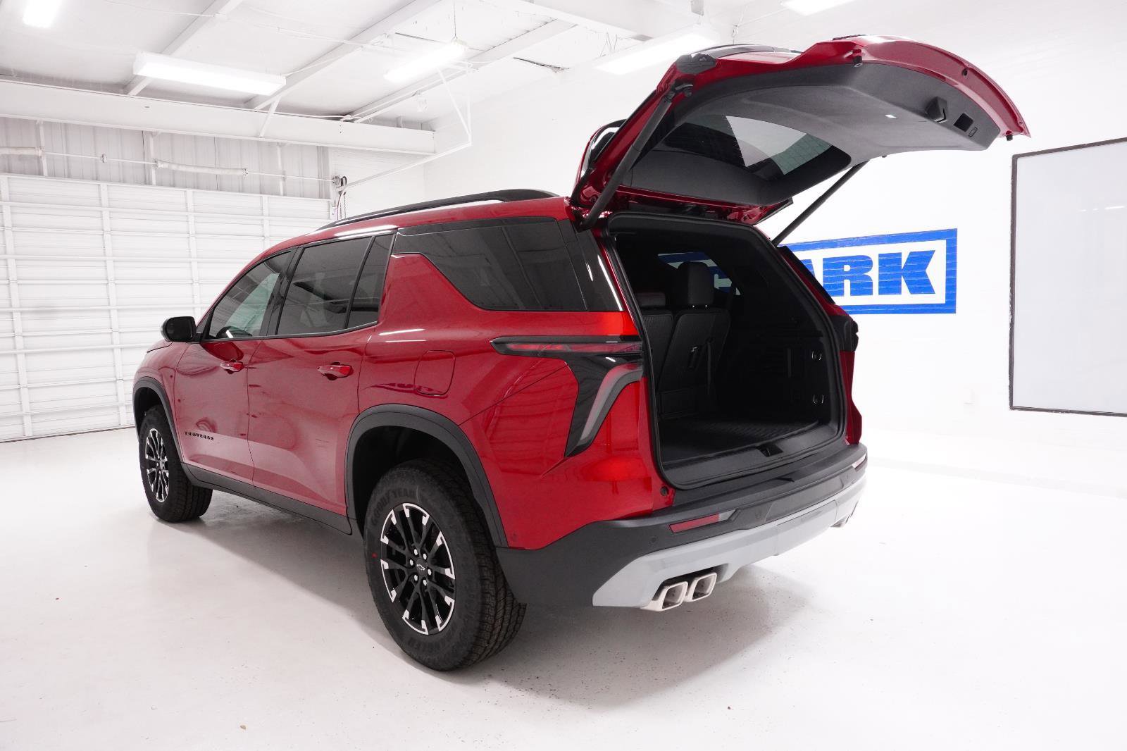 New 2026 Chevrolet Traverse Z71 w/ Enhanced Driving Package image 9