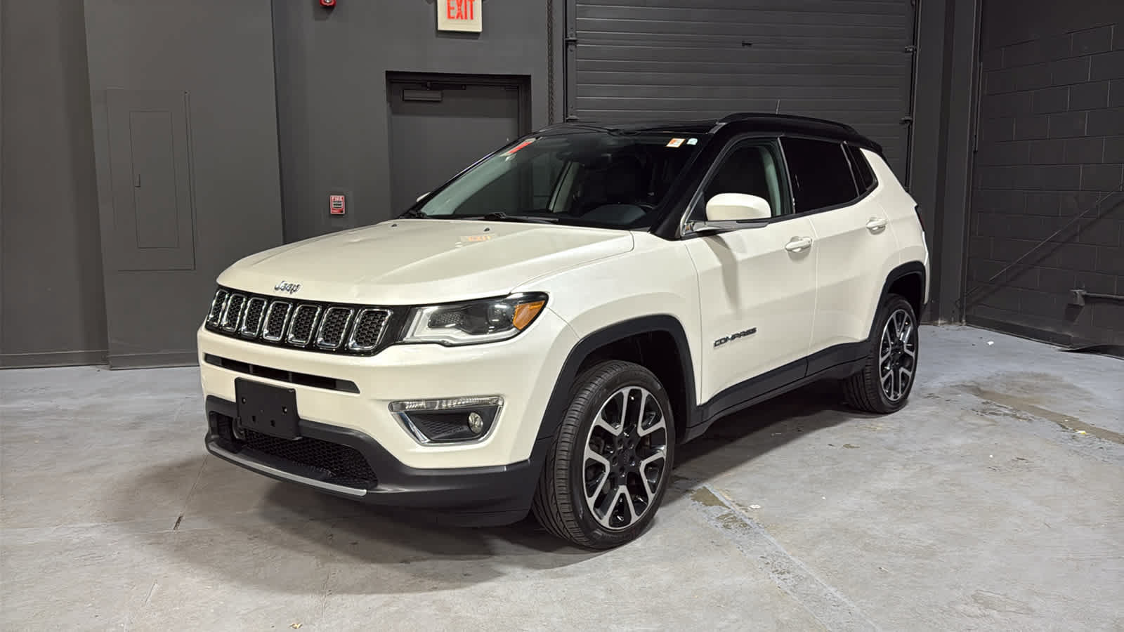 Used 2018 Jeep Compass Limited w/ Navigation Group AWD/4WD image 3