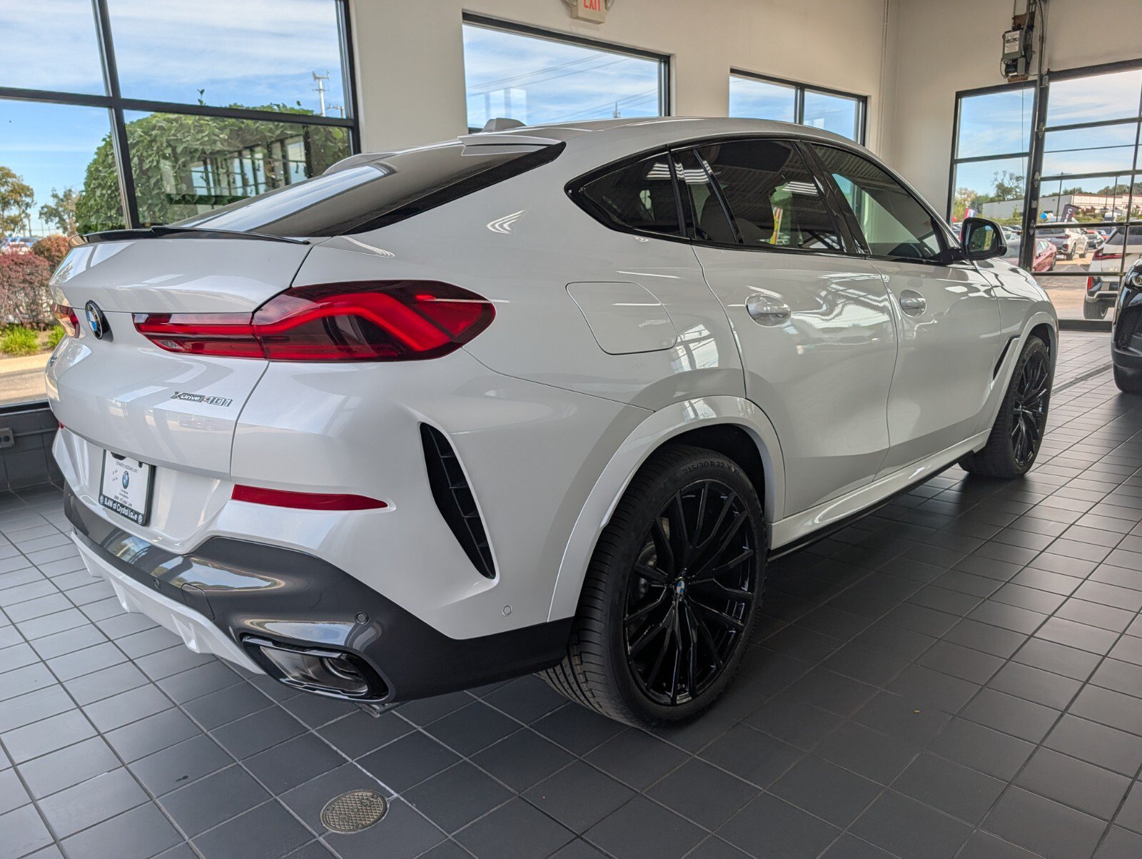 New 2027 BMW X6 xDrive40i w/ Climate Comfort Package AWD/4WD image 2