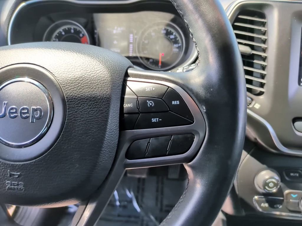 Used 2019 Jeep Cherokee Latitude w/ Cold Weather Group AWD/4WD image 23