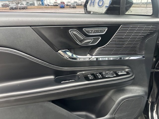 Used 2021 Lincoln Corsair AWD w/ Premium Package image 32