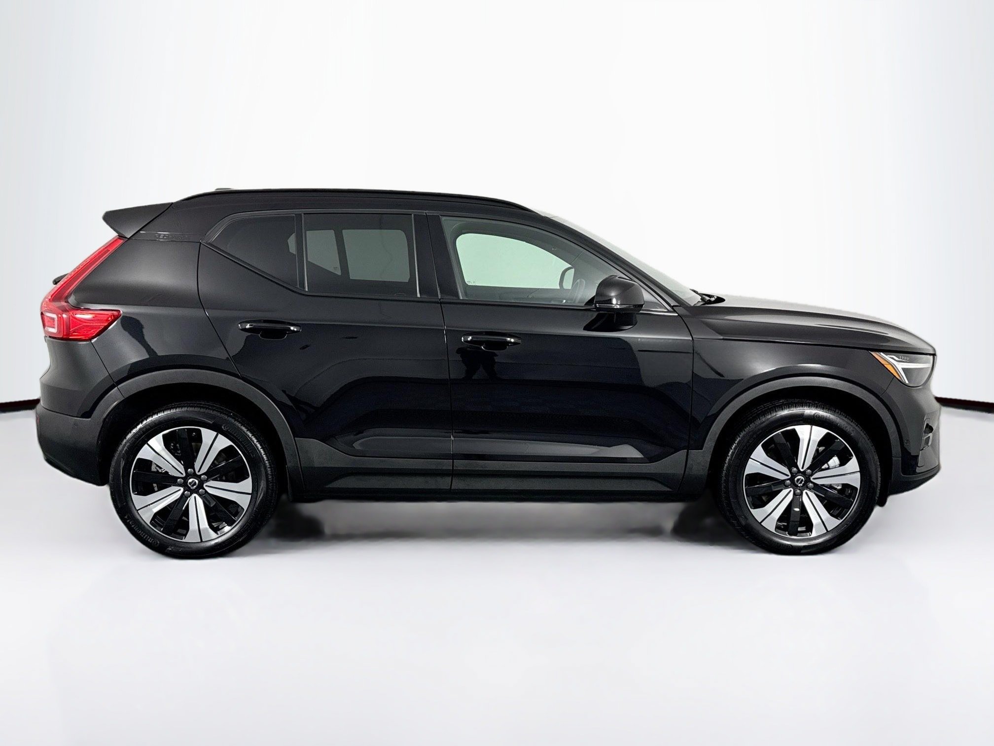Used 2023 Volvo XC40 Recharge Plus AWD/4WD image 16