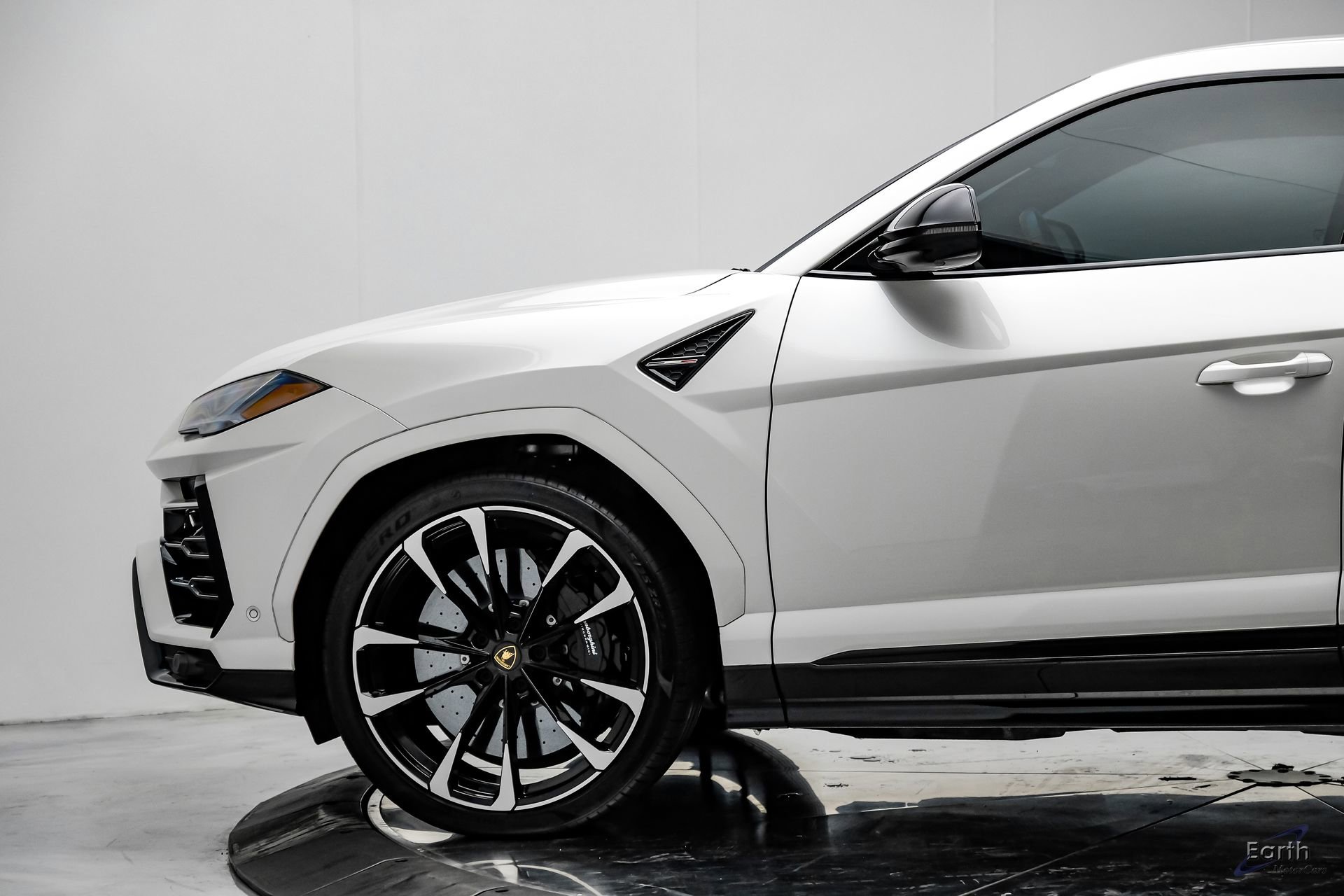 Used 2022 Lamborghini Urus AWD/4WD image 9