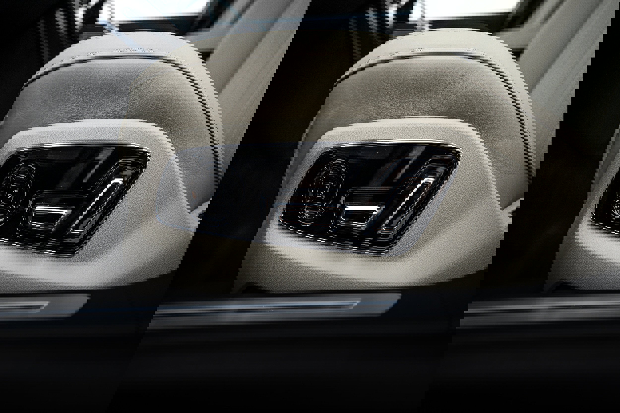 New 2025 Audi A8 L 3.0T image 16