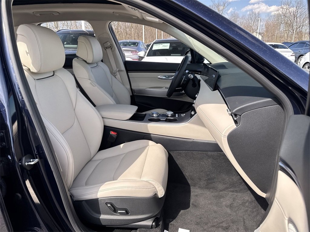 Used 2026 Genesis GV70 2.5T Select image 30