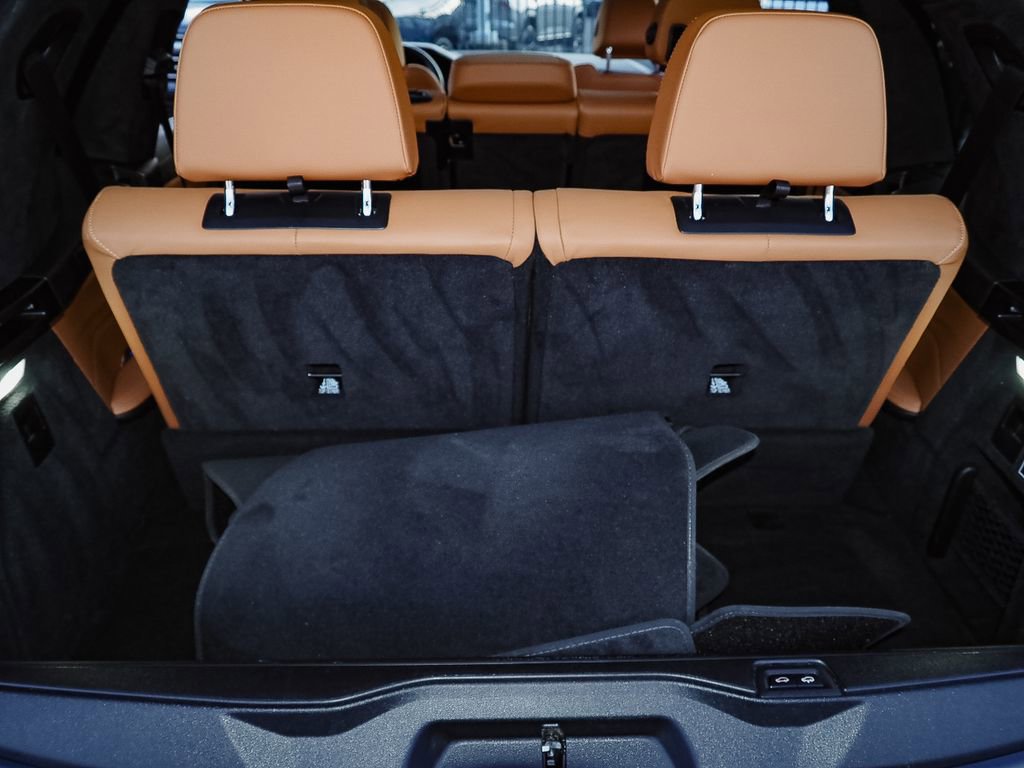 Used 2022 BMW X7 xDrive40i w/ M Sport Package image 10