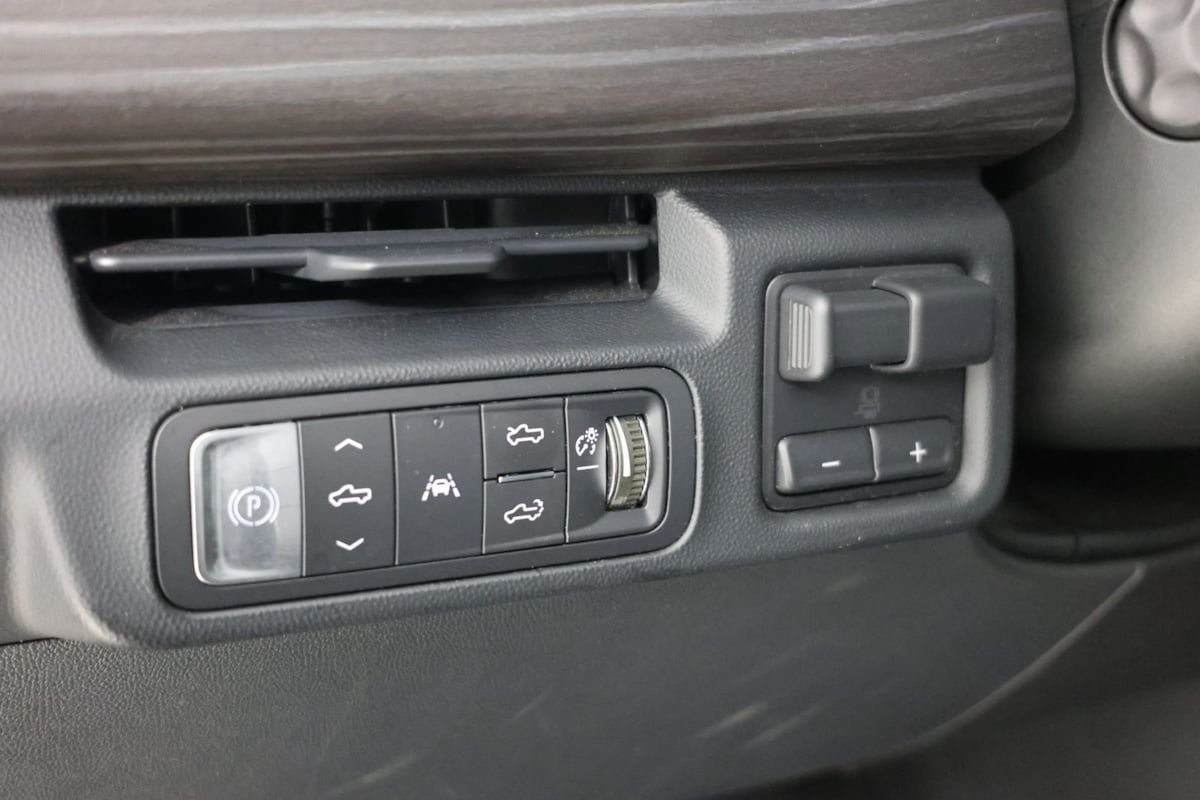 Used 2025 GMC Sierra EV Denali AWD/4WD image 25