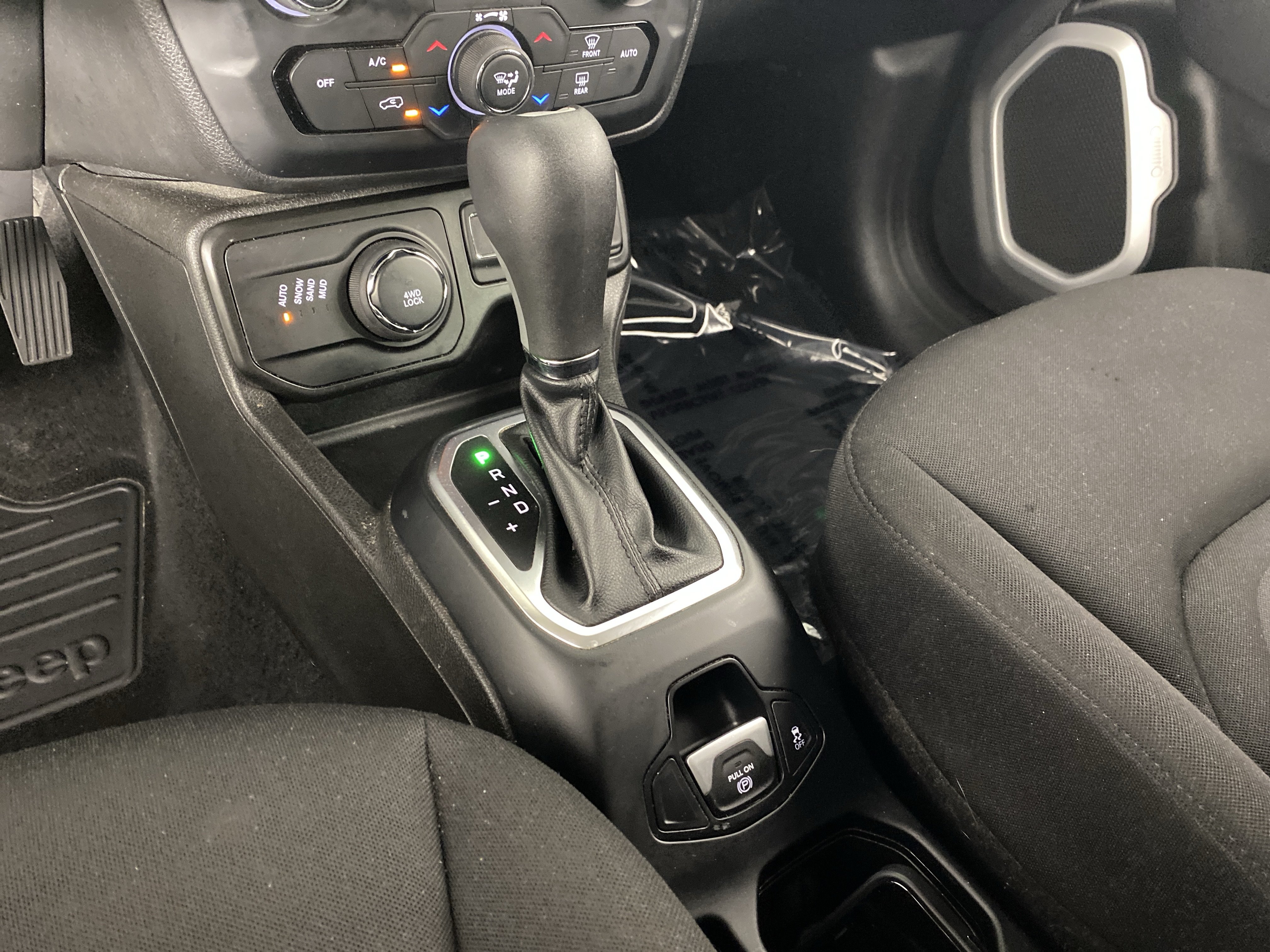Used 2020 Jeep Renegade Latitude w/ Cold Weather Group AWD/4WD image 30
